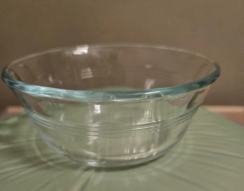 PYREX  10 oz Small Custard Cup Bowl Scalloped Edge 3 Lines Set of 4