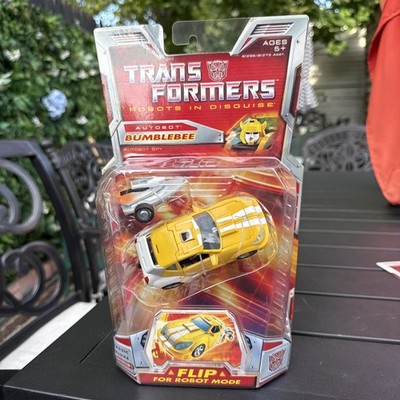 Hasbro 2006 Transformers Classic Deluxe BUMBLEBEE New MOSC 