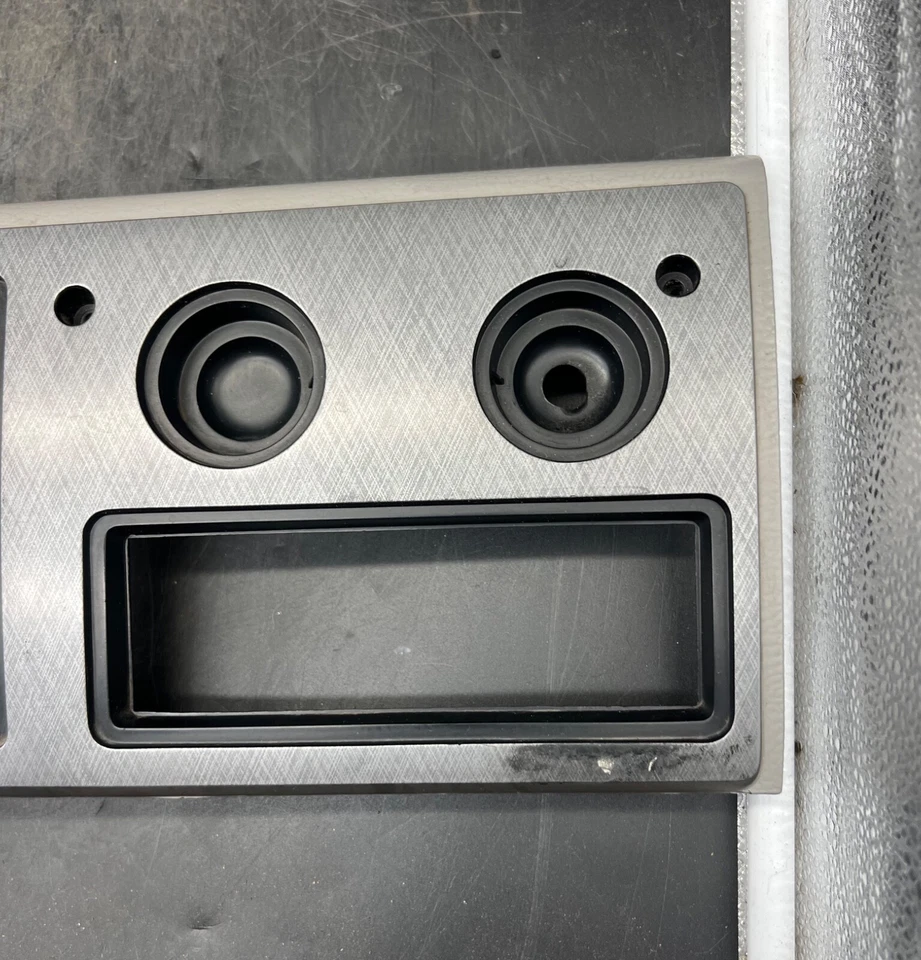 Chevrolet G10 G20 G30 1993-1995 OEM velocímetro tablero de instrumentos bisel de ajuste 15674208 Foto 2 de 4