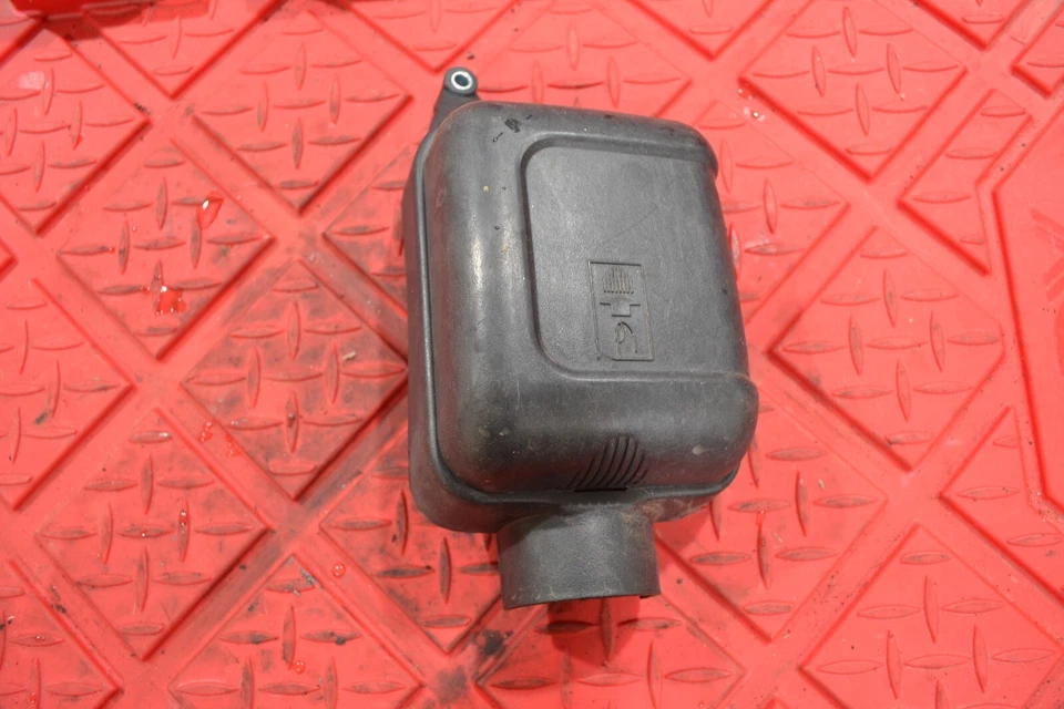 Caja de filtro de aire OEM para motor Yard Machines MTD 1A-02JX700 Foto 3 de 4