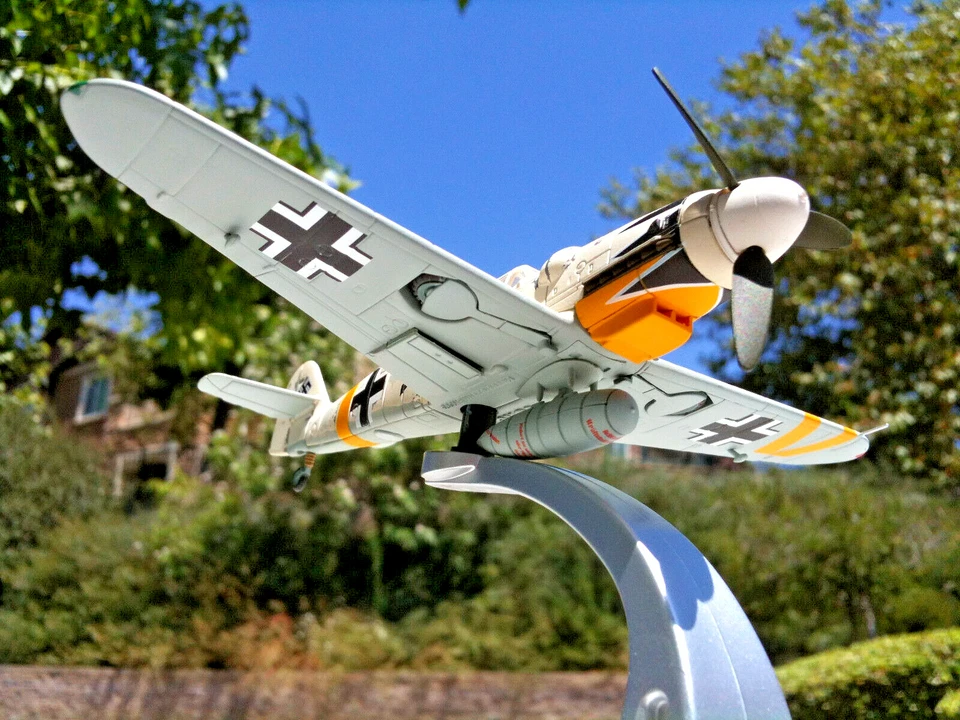 Corgi Messerschmitt Bf 109G Erich Hartmann, 352 Aerial Victories Hungary  1:72 - Image 3 of 4