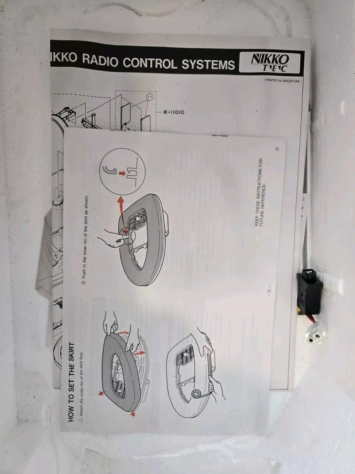 1980'S NIKKO PIRATE HOVERCRAFT 1:6 RADIO CONTROL WITH BOX AND INSTRUCTIONS - Image 3 of 4