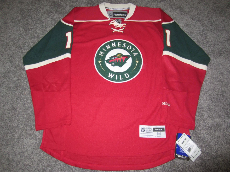 ZACH PARISE Minnesota Wild SIGNED Autographed JERSEY w/ COA New Medium Foto 3 de 3