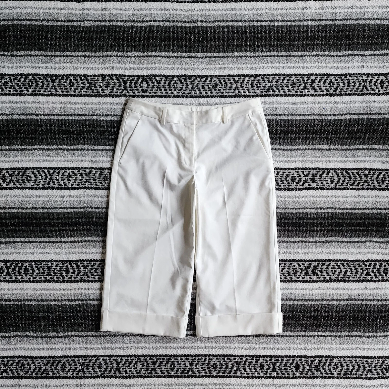 St. John Collection Sz 6 Mid Rise Straight Leg Cuffed Capri Pants Solid White