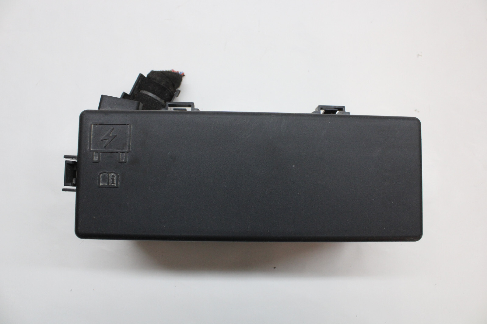 2022 MASERATI LEVANTE MODENA REAR TRUNK FUSE BOX 670153856 OEM 21 22 23 24