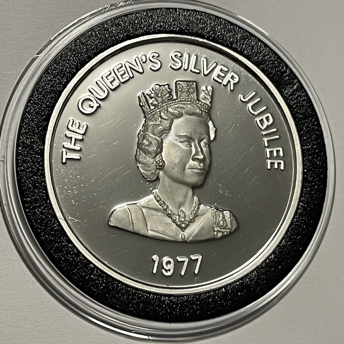 1977 Queen Elizabeth Diamond Jubilee Rare Coin 1 Troy Oz .999 Fine
