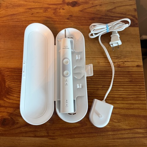 Philips Sonicare DiamondClean Electric Toothbrush White Charger Travel Case