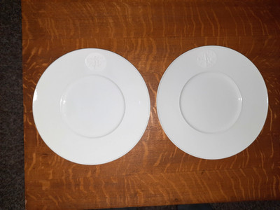 Pair of KPM Arcadia 11-3/8'' Large Porcelain Dinner Plates, Nude & a Goose