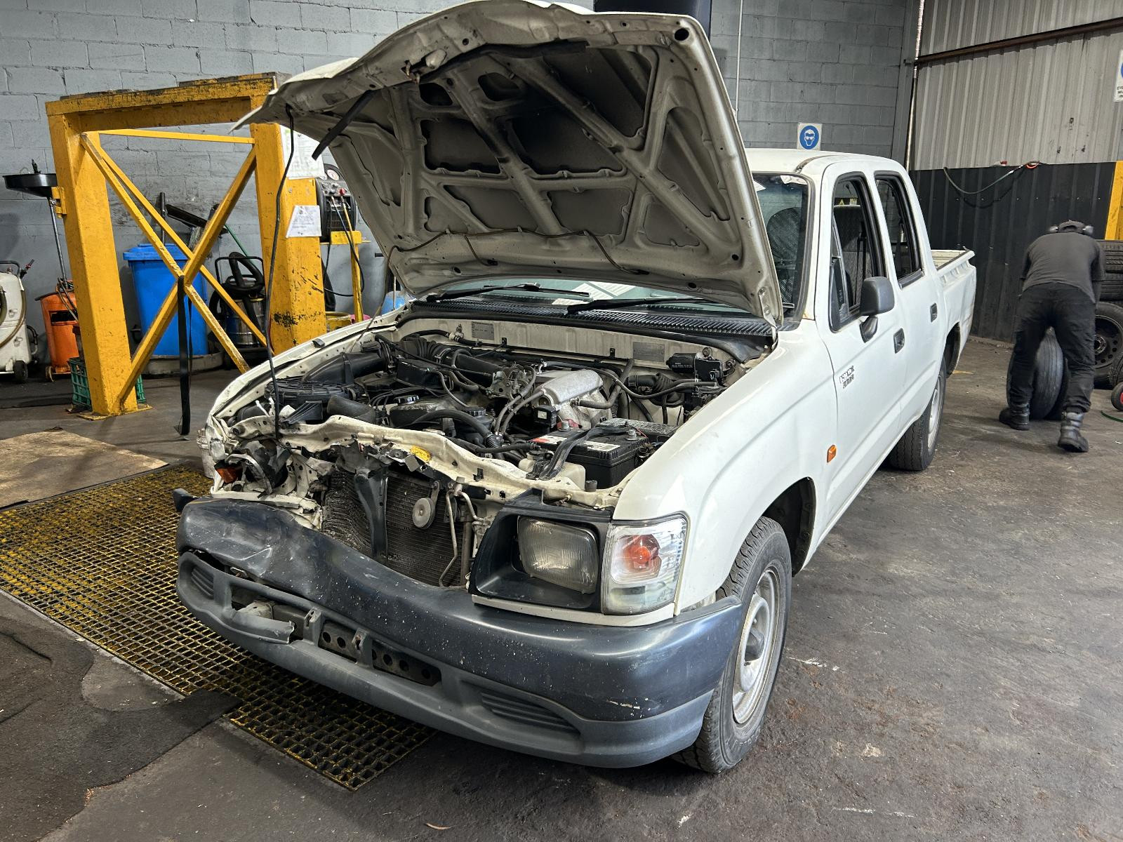 Toyota Hilux A/C Compressor RZN149 09/1997-03/2005 - thumbnail 10