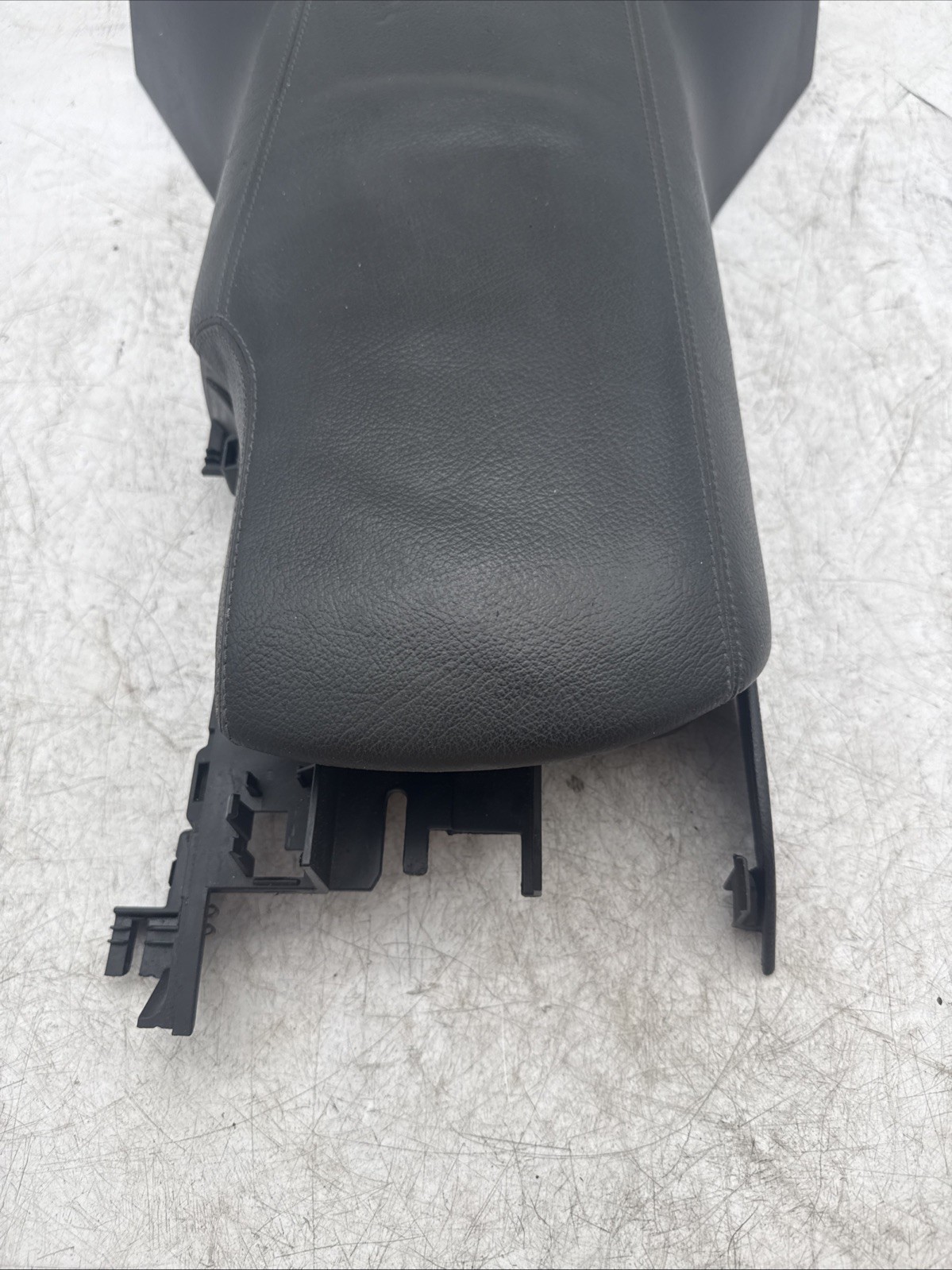 05-13 CHEVROLET CORVETTE C6 FRONT CENTER CONSOLE ARM REST LID ASSEMBLY BLACK OEM
