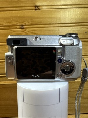 富士フイルム FinePix E550 デジタルカメラ Fujifilm FinePix E550. 6.3MP - 4x Optical Zoom - Silver Digital
