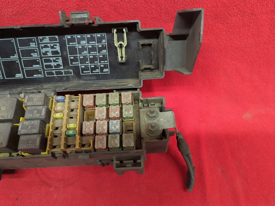 2004 Jeep Liberty Headlamp to Dash Wiring Fuse Box Relay Junction Block  - Image 3 of 4