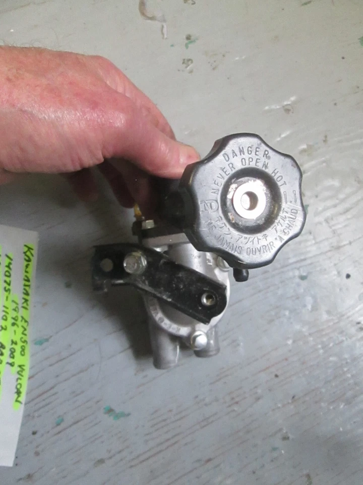 Montaje de tapa y cuerpo termostato Kawasaki EN500 Vulcan 16160-1138 / 16160-1170 Foto 3 de 4