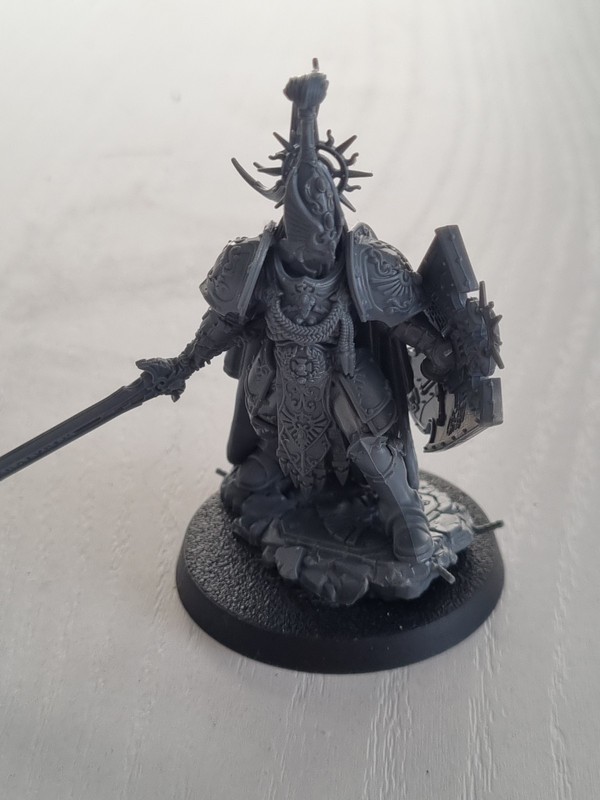 Warhammer 40k Adeptus Custodes Shield Captain
