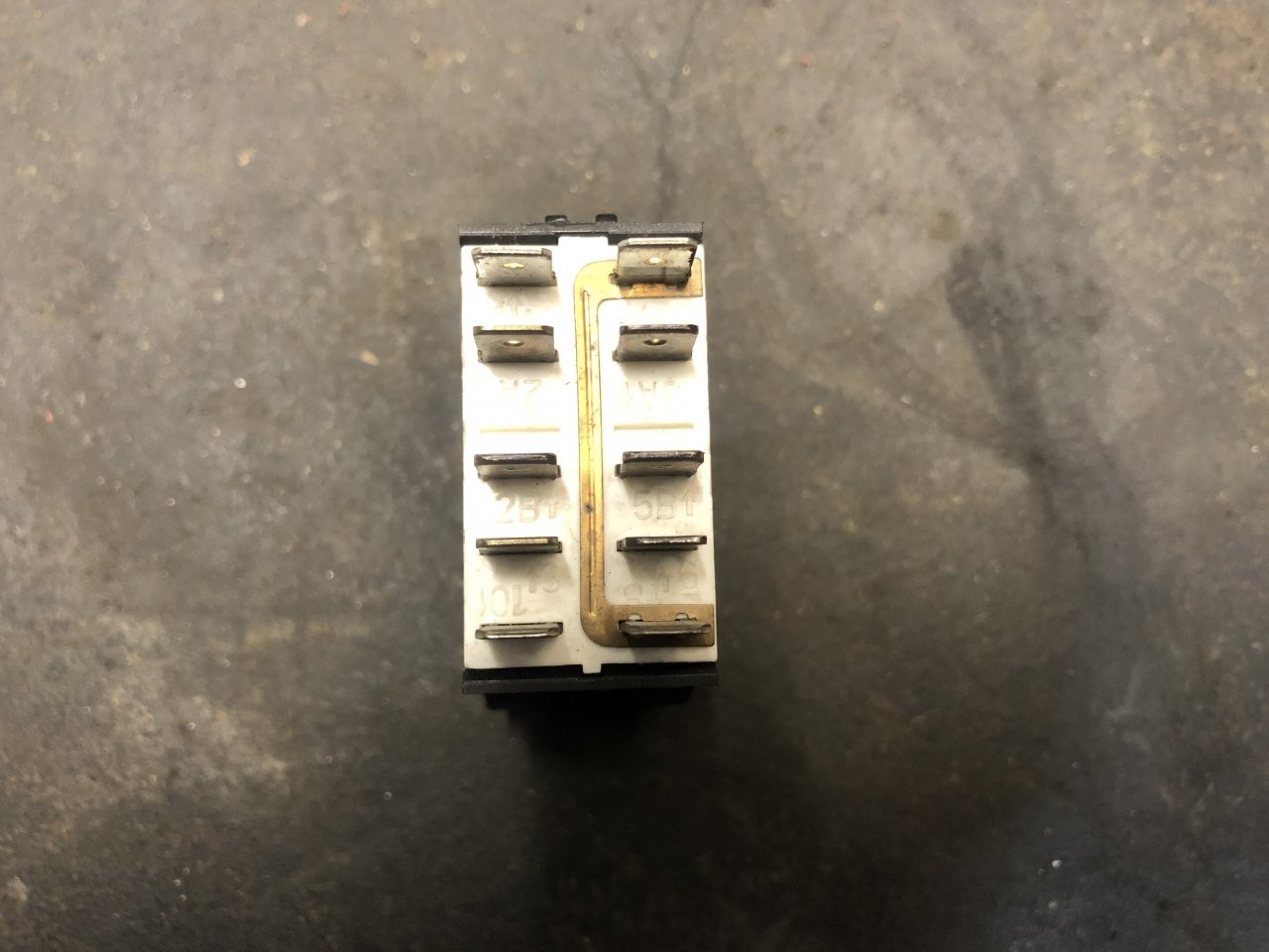 Peterbilt 387 DOME LIGHT Dash/Console Switch - Used | P/N P276131