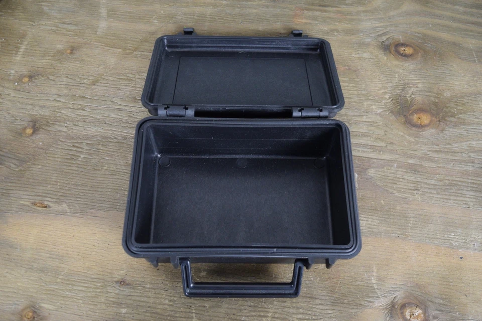 Pelican Pequeño Estuche Protector Rígido Negro Caja de Almacenamiento Vacía Sin Espuma Doble Pestillos Foto 2 de 4