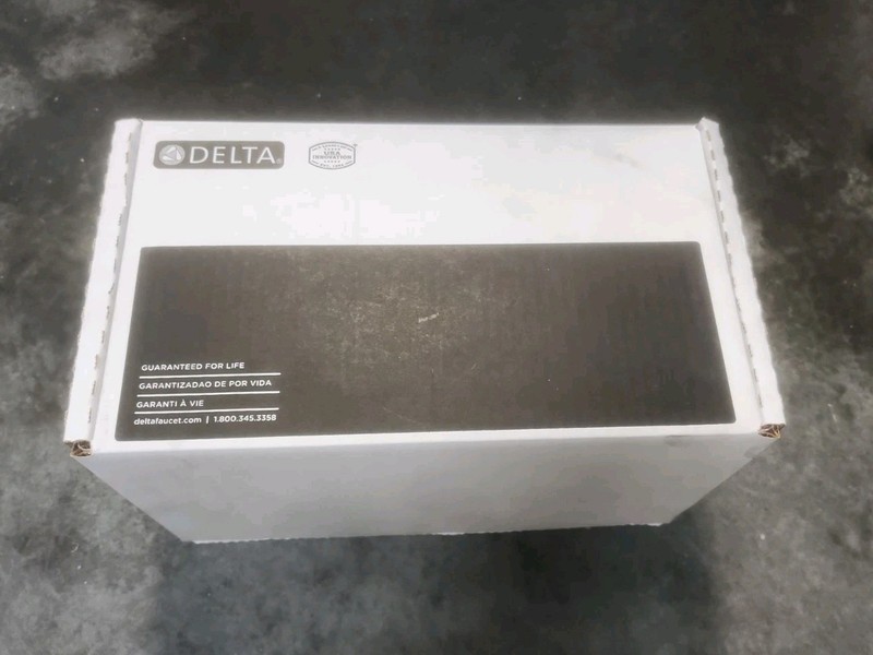 Delta 2500LF Classic Centerset Bathroom Faucet Chrome