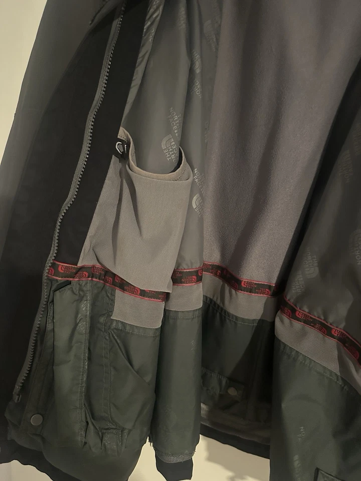 The North Face HyVent Windbreaker Jacke mit Kapuze Schwarz/Grau Gr. 95 - Bild 4 von 4