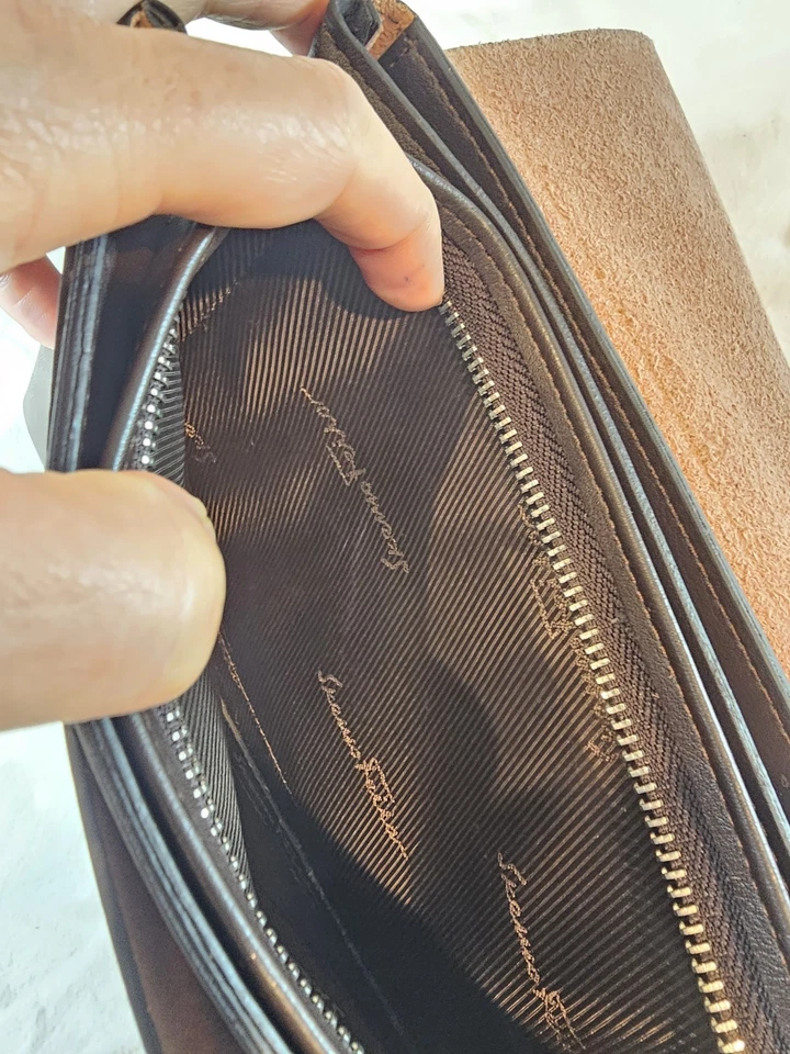 Bolso clutch Salvatore Ferragamo Business de cuero marrón Foto 4 de 4