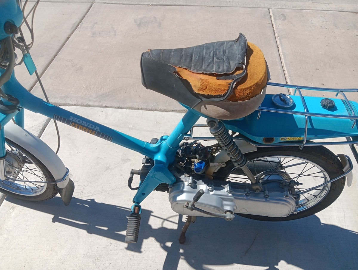 Honda Express NC50 moped Scooter WITH TITLE for Restoration,Needs