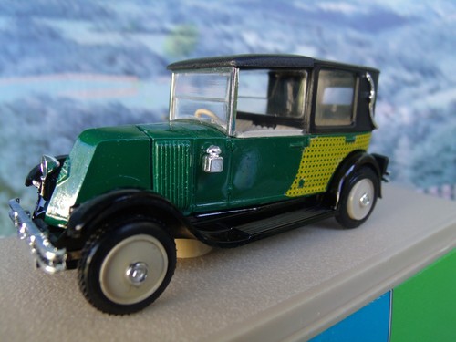 MINIATURE 1/43 TINTIN Le taxi Renault NN du Crabe aux pinces d'or EUR