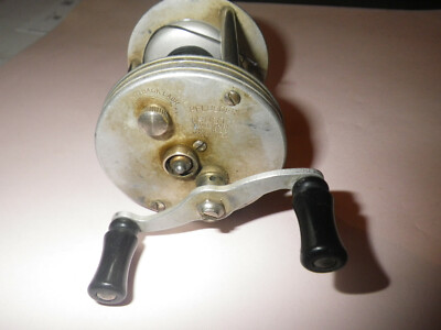 Moulinet de pêche vintage marqué Pflueger Trusty no 1933 et fabriqué