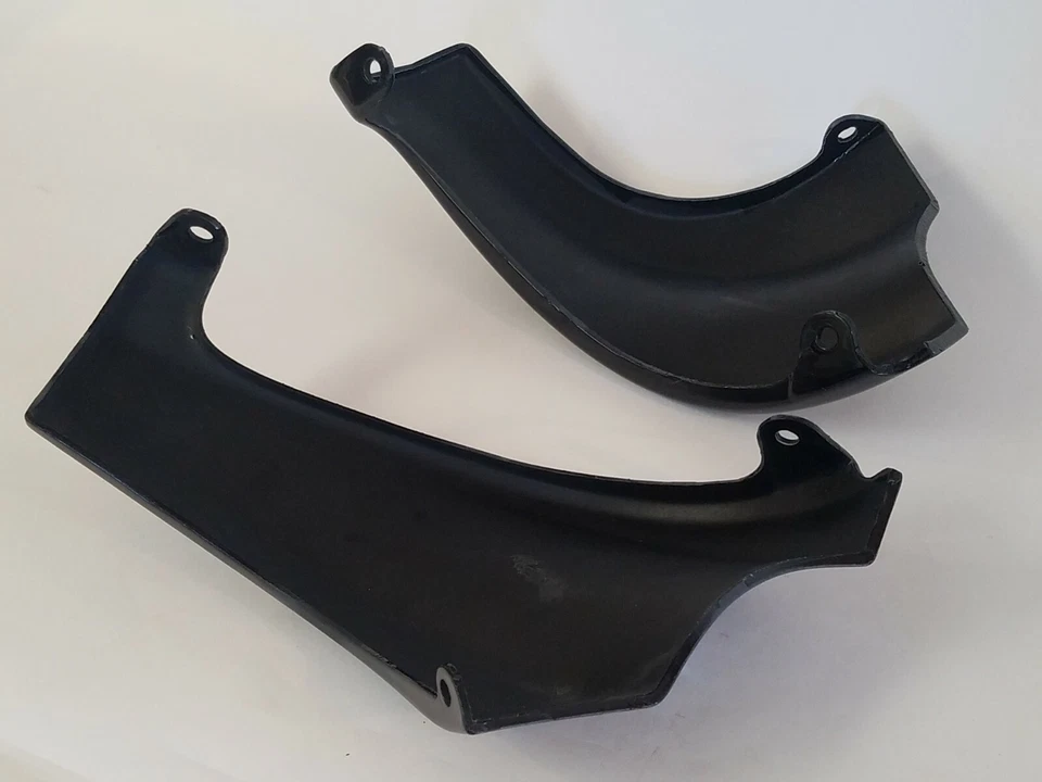 Cubiertas laterales de bandeja de batería Big Dog Motorcycles OEM (2005-07 Pitbull, Ridgeback) Foto 2 de 4