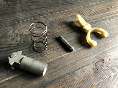 Classic Fiat 126 ANLASSERMOTOR MAGNET SCHLÜSSEL TYP START - GABELSTIFT FEDER