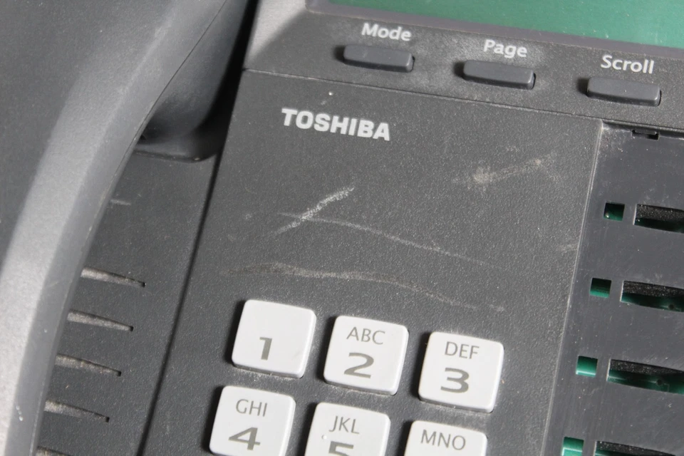 Lote de 5 teléfonos digitales de oficina Toshiba DKT3007-SD de 7 botones Foto 2 de 4