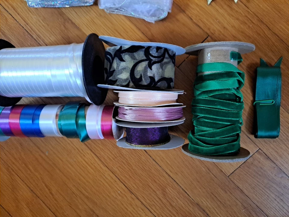 Mixed Lot Vintage Rolls Holiday Christmas Ribbons, Wired, Velvet, Satin, Curling - Image 2 of 4