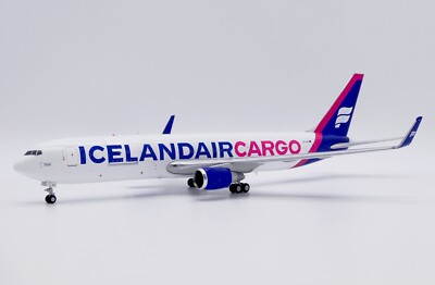 B767-300 ICELANDAIR CARGO INTERACTIVE REG: TF-ISH W/STD - JCWINGS LH2436C 1/200