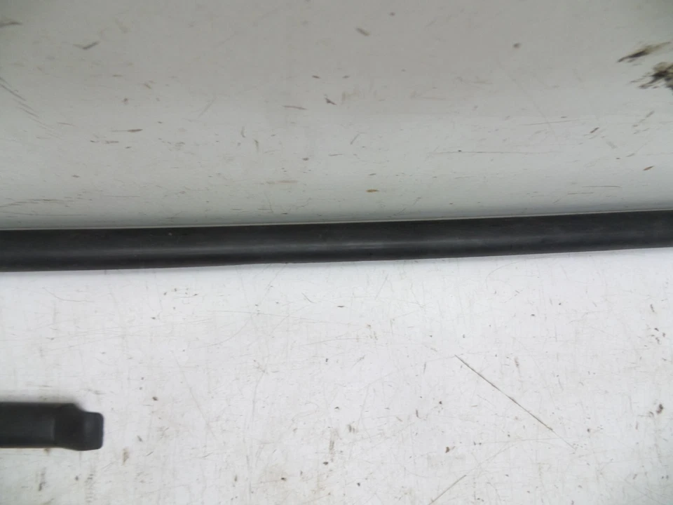 84-88 PONTIAC FIERO PASAJERO ACANALADO CENTRAL MOLDURA MOLDURA DERECHA GM Foto 4 de 4