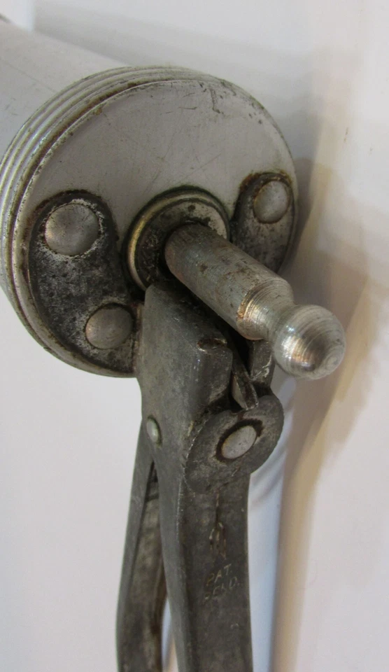 Máquina profesional de prensa gatillo galletas de aluminio de acero de los años 50 antigua Foto 4 de 4