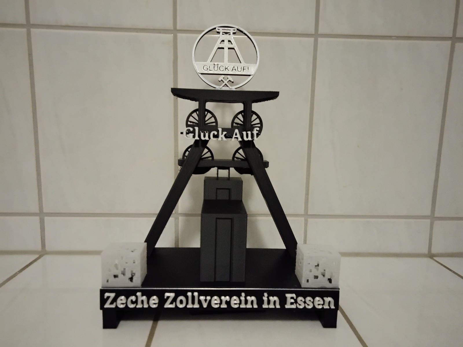 Angebot: Zeche Zollverein in Essen Ruhrgebiet , 16 cm hoch, mit Beleuchtung