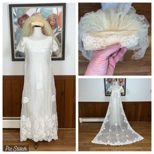 Beautiful Vintage 1960s Union Made Wedding Gown  Veil 