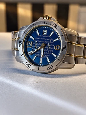 Reloj Lorus Titanio Cuarzo Hombre Esfera Azul Onda Fecha 100m VX42-X068 - Imagen 1 de 4