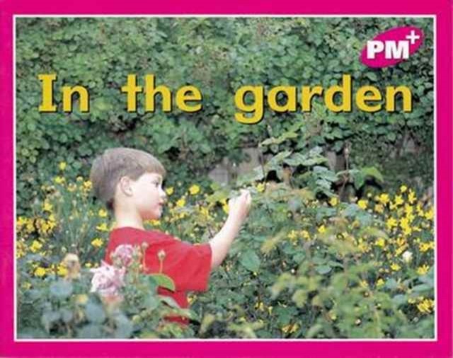 In the garden by Annette Smith (Paperback Book)