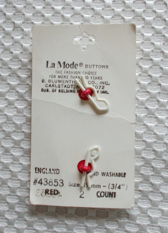 New Vintage La Mode Red Swirl Buttons on Card Shank 3/4" 19mm Made in England - Image 2 of 2