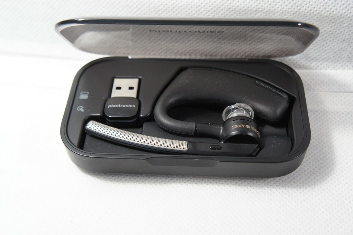 Plantronics Voyager Legend UC Bluetooth BT300M Set w/ Charge Plantronics Voyager Legend UC Bluetooth BT300M Set w/ Charge
