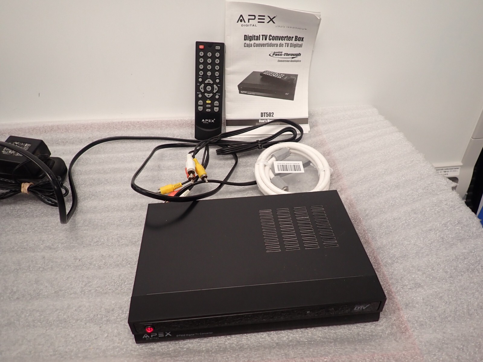 Apex DT502 Digital TV Converter Box E227449 Tuner With Remote And TV Cable