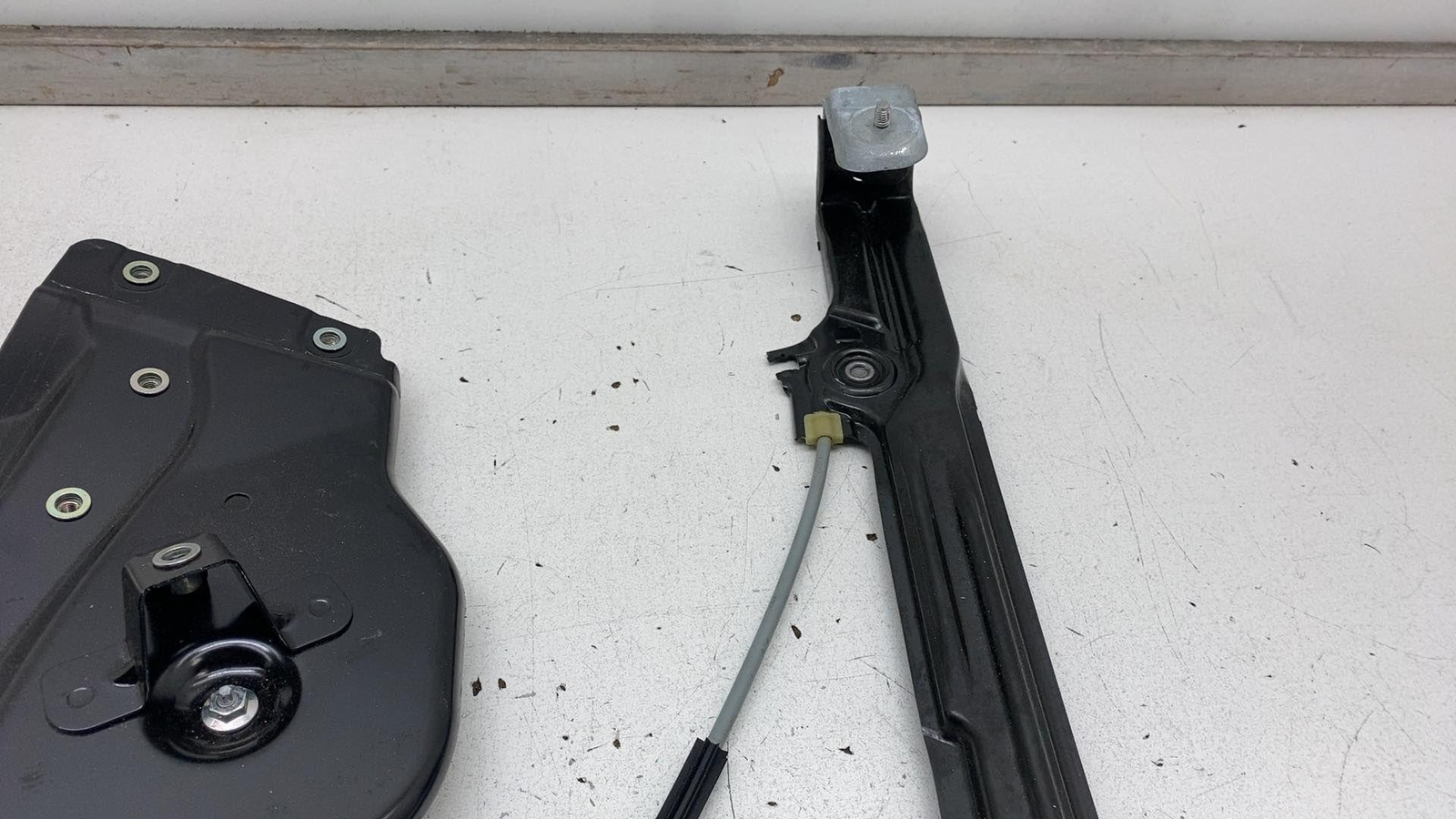 ⭕ 2017-2020 Maserati Levante Rear Left Side Door Window Regulator LH 670104206