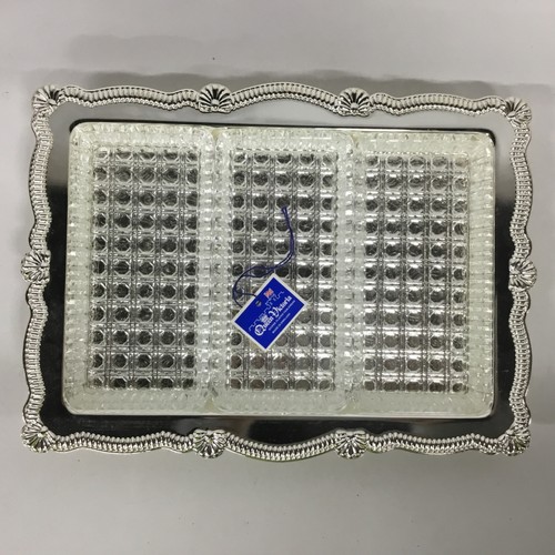 Queen Victoria Silver Plated Tray and 3 x Glass Trays. Made in England (5) # 307 - Picture 2 of 9