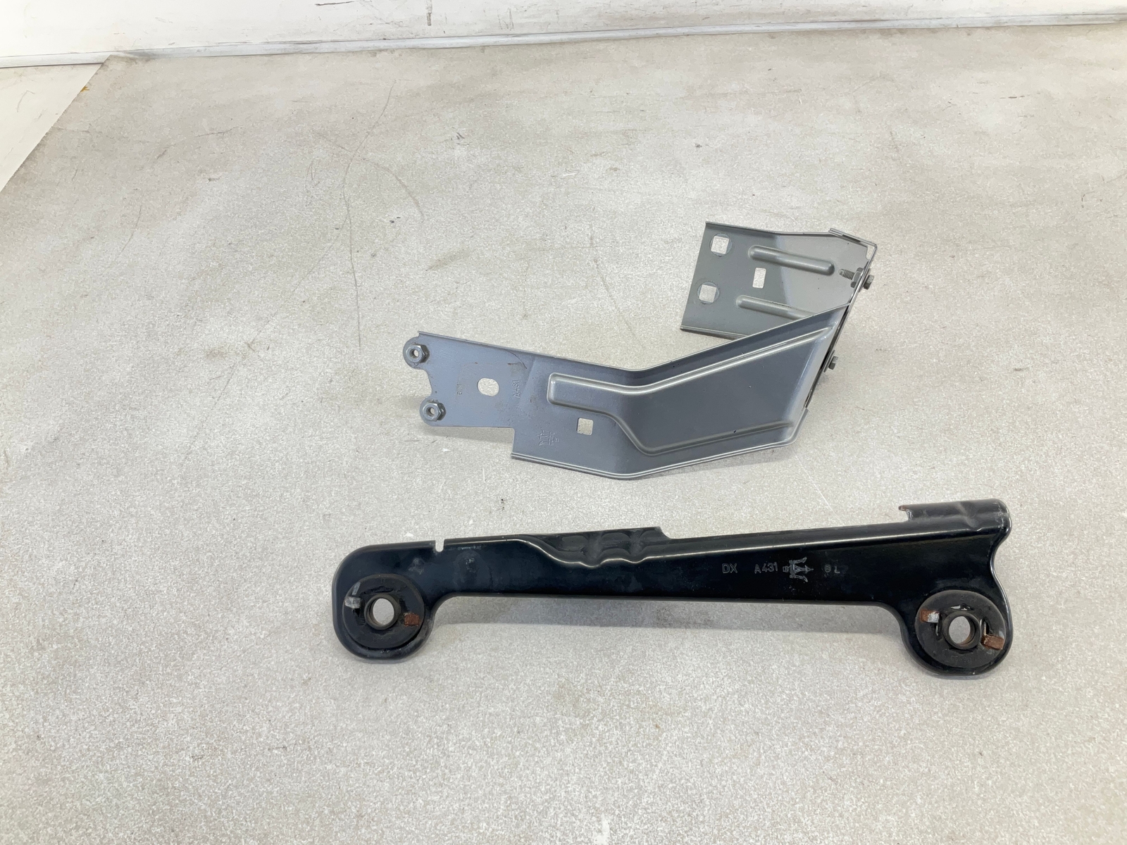 17-20 MASERATI Levante 3.0L Radiator Support Bracket Pair OEM CM