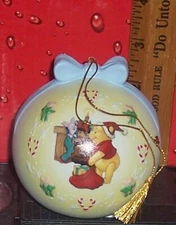 POOH AND FRIENDS  A BIT OF HOLIDAY CHEER ORNAMENT WITH BOX
