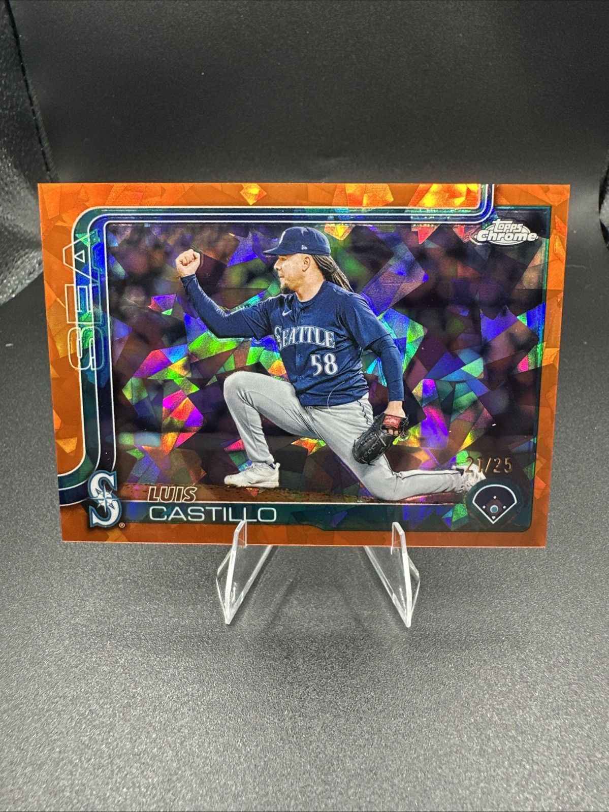 2025 Topps Chrome Luis Castillo Orange Geometric Refractor 21/25 #69