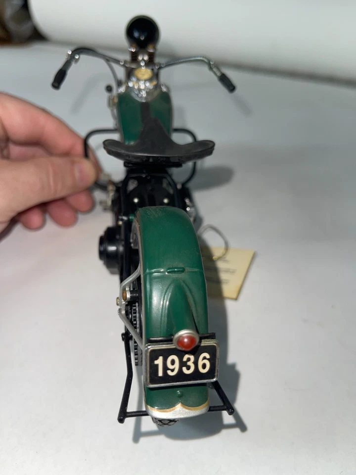 Литая модель мотоцикла Franklin Mint 1936 Harley-Davidson EL Knucklehead 1:10 - Изображение 3 из 4