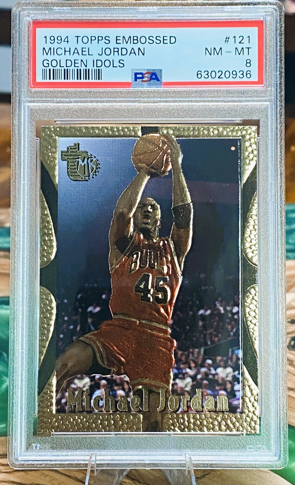 1994 Topps Embossed #121 Gold Michael Jordan Golden Idols PSA 8