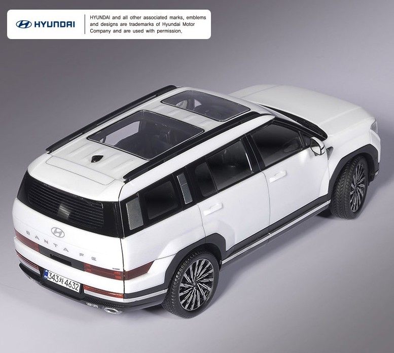 1/24 HYUNDAI SANTA FE TM Car Academy Hobby Model Kit #15135