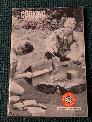 Cooking Merit Badge Pamphlet, Full Photo/Red Bull's Eye, 1971 Printing