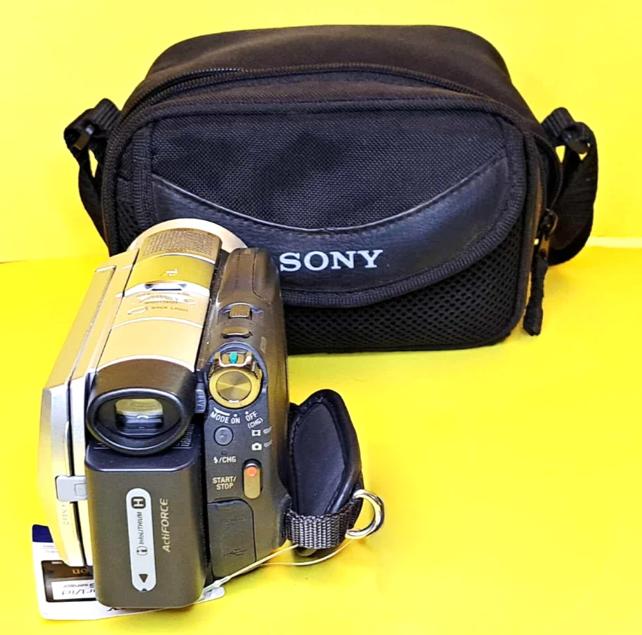 SONY HD HANDYCAM HDR-UX7 ① SONY HDR-UX7 DIGITAL HD VIDEO CAMERA RECORDER 6.1 MEGA PIXELS